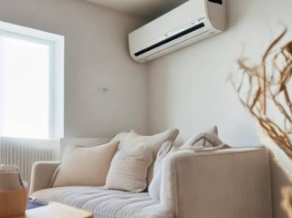 夏普空调客服售后维修电话阐释￥老空调噪音大？这样做轻松解决！