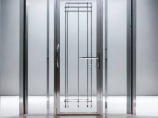 美心防盗门品牌咨询热线交流↑玻璃防盗门：安全与美观的完美结合