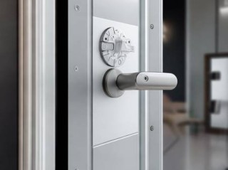 青稞智能锁咨询热线电话传授,萤石智能锁霸王锁体门框片：安全守护新选择