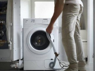 美诺洗衣机维修服务热线在线通解析（滚筒洗衣机安装教程，轻松上手）