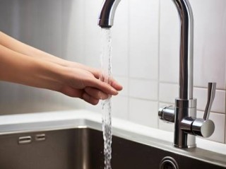 普瑞思顿热水器空气能维修热线助手讲解㊣空气能热水器正确放水方法详解