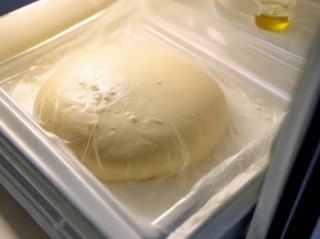 美菱雅典娜冰箱400报修助手告诉你-吐司室温发酵后放冰箱，这样做更美味