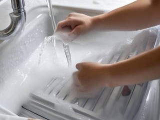 美国通用(GE)冰箱上门电话附近传授（冰箱内桶清洗技巧，告别异味，保持清新）