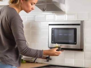 红日油烟机维修专区分解￥油烟机塑料接口漏油问题解析